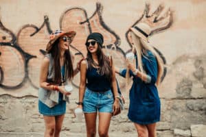 women talking about egg donation